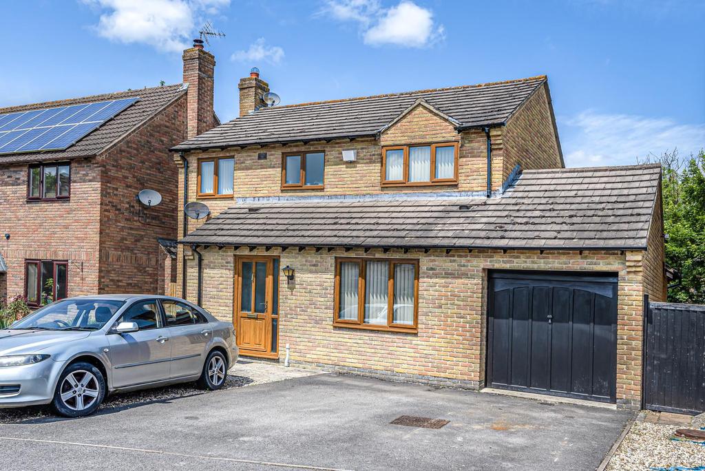 Scholars Acre, Carterton, Oxfordshire... 4 bed detached house £385,000