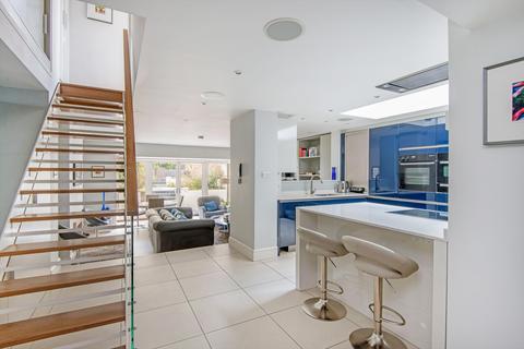 72l Randolph Avenue, London, W9 1BG
