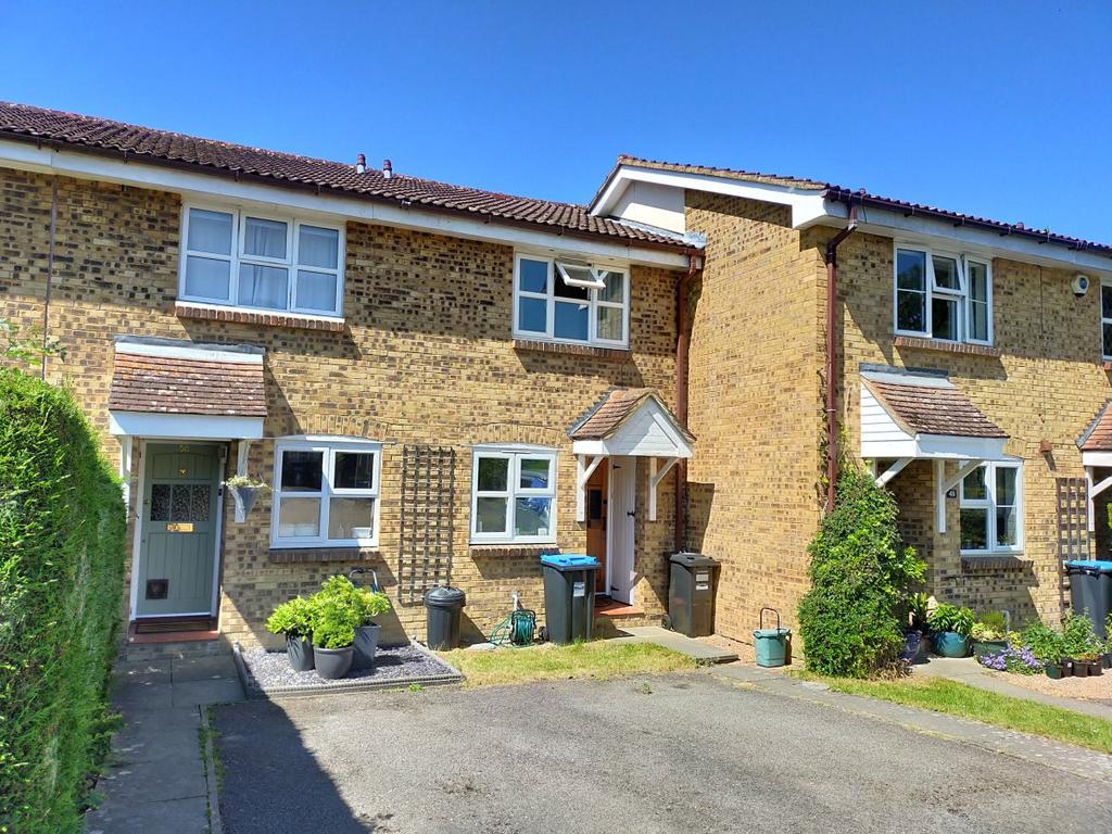 Kings Mead, Nutfield 2 bed terraced house £1,200 pcm (£277 pw)