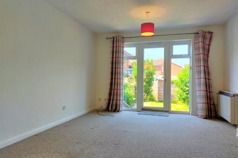 2 bedroom terraced house to rent, Kings Mead, Nutfield