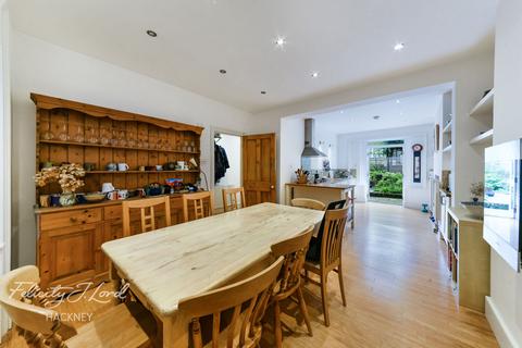 25 Sigdon Road, London, E8 1AP