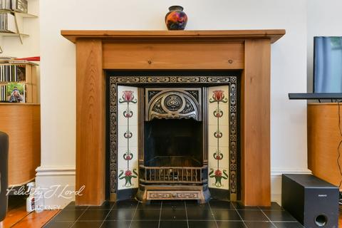 25 Sigdon Road, London, E8 1AP