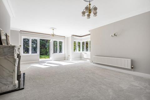 5 bedroom detached house to rent, Wentworth Estate, GU25 4PH