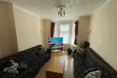205 Henley Road, Ilford, IG1 2TP
