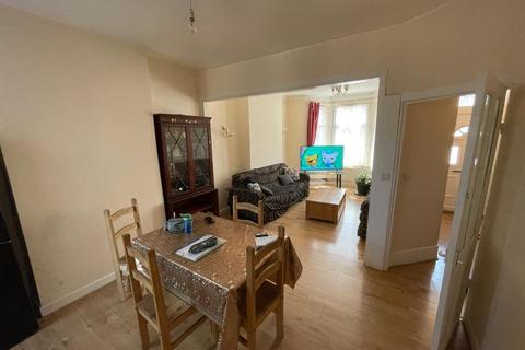 205 Henley Road, Ilford, IG1 2TP