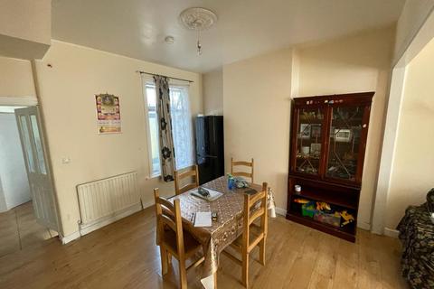 205 Henley Road, Ilford, IG1 2TP