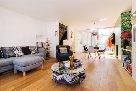 Flat 2, 133 Curtain Road, London, EC2A 3BX