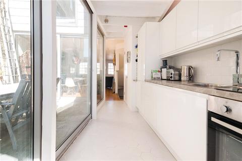 Flat 2, 133 Curtain Road, London, EC2A 3BX