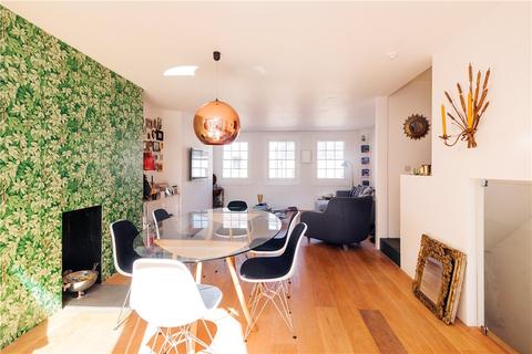 Flat 2, 133 Curtain Road, London, EC2A 3BX