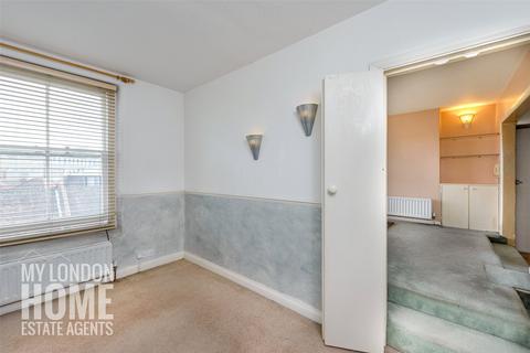 10 Chapter Chambers, London, SW1P 4NR