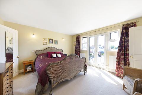 18 Manorgate Road, Kingston Upon Thames, KT2 7AL