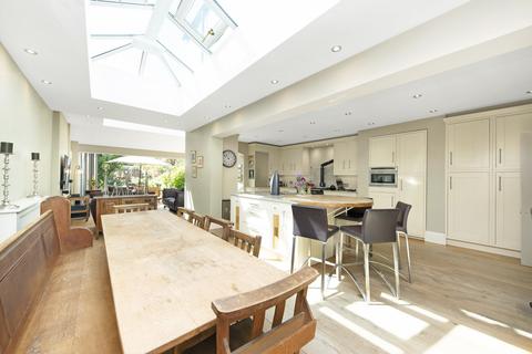 18 Manorgate Road, Kingston Upon Thames, KT2 7AL