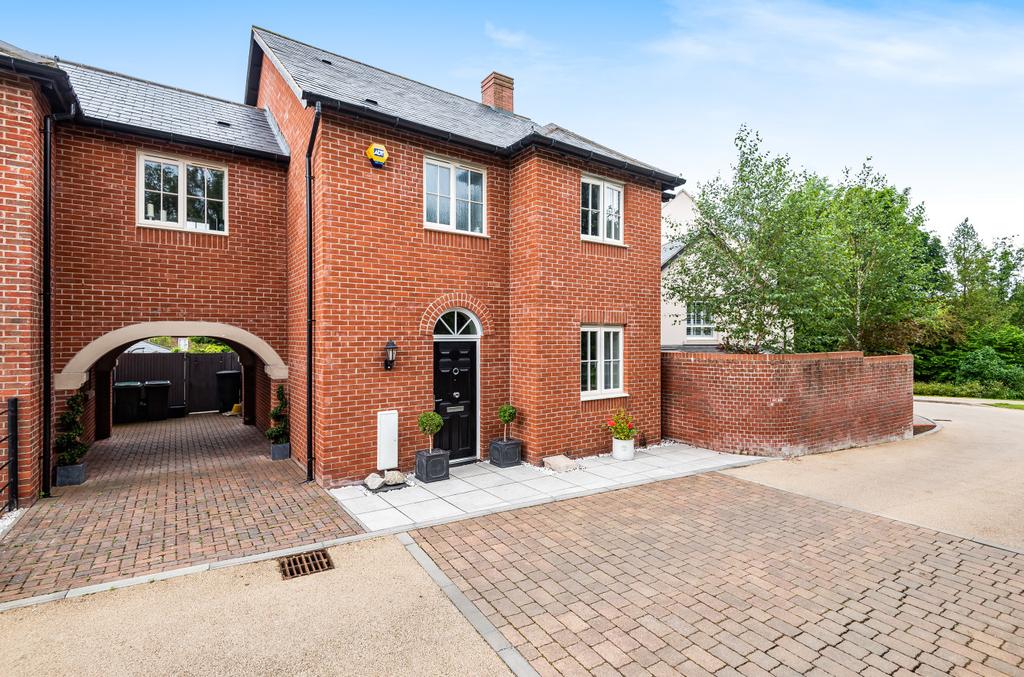 Manor Road, Winchester, Hampshire, SO22 4 bed link detached house £