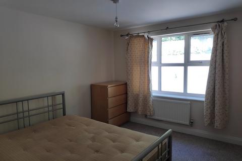 2 bedroom flat to rent, Garlands Road, Redhill