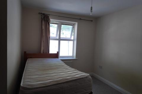 2 bedroom flat to rent, Garlands Road, Redhill