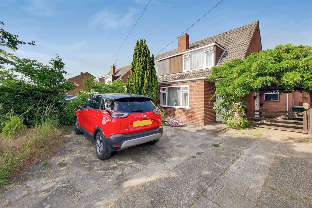 Stratton Road, Sunbury On Thames, TW16 4 bed semidetached house £1,850 pcm (£427 pw)