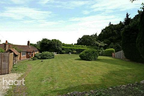 The Old Blacksmiths Cottage Beacon Hill Road, Ewshot, Farnham, GU10 5BZ