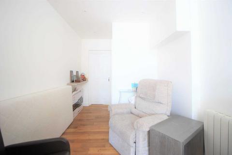 1 bedroom flat to rent, Canterbury Avenue, Ilford