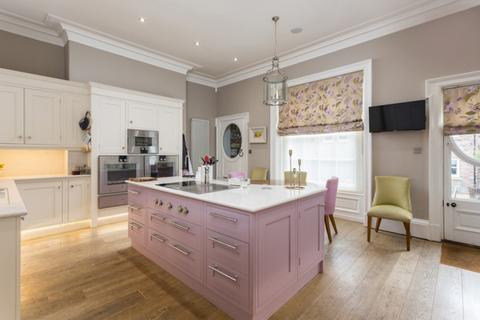 64 Bootham, York, YO30 7BZ