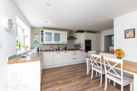 167 Mullway, Letchworth Garden City, SG6 4BG