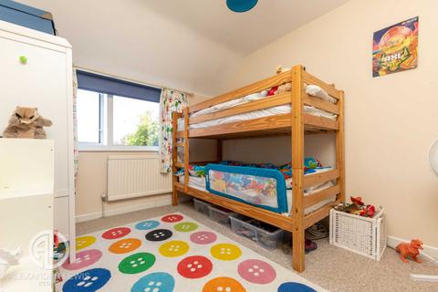 167 Mullway, Letchworth Garden City, SG6 4BG