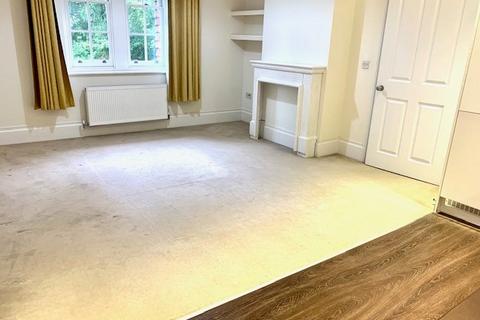 1 bedroom apartment to rent, JAMES WELD CLOSE, SO15