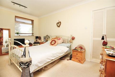 1 Furness Close, Ipswich, IP2 9YA