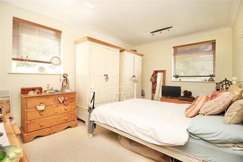 1 Furness Close, Ipswich, IP2 9YA