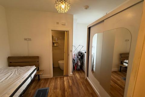 1 bedroom flat to rent, Hounlsow TW3