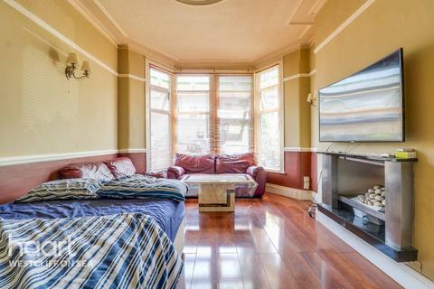 12 Cliff Avenue, Westcliff-on-sea, SS0 7AJ
