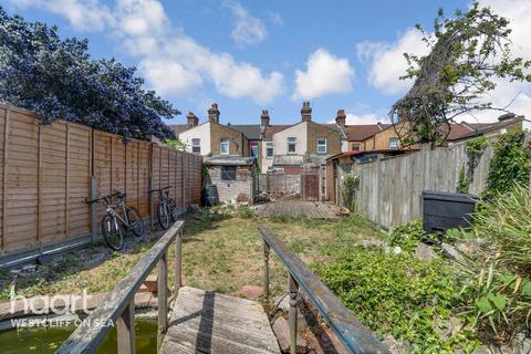 12 Cliff Avenue, Westcliff-on-sea, SS0 7AJ