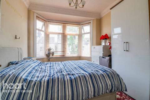 12 Cliff Avenue, Westcliff-on-sea, SS0 7AJ