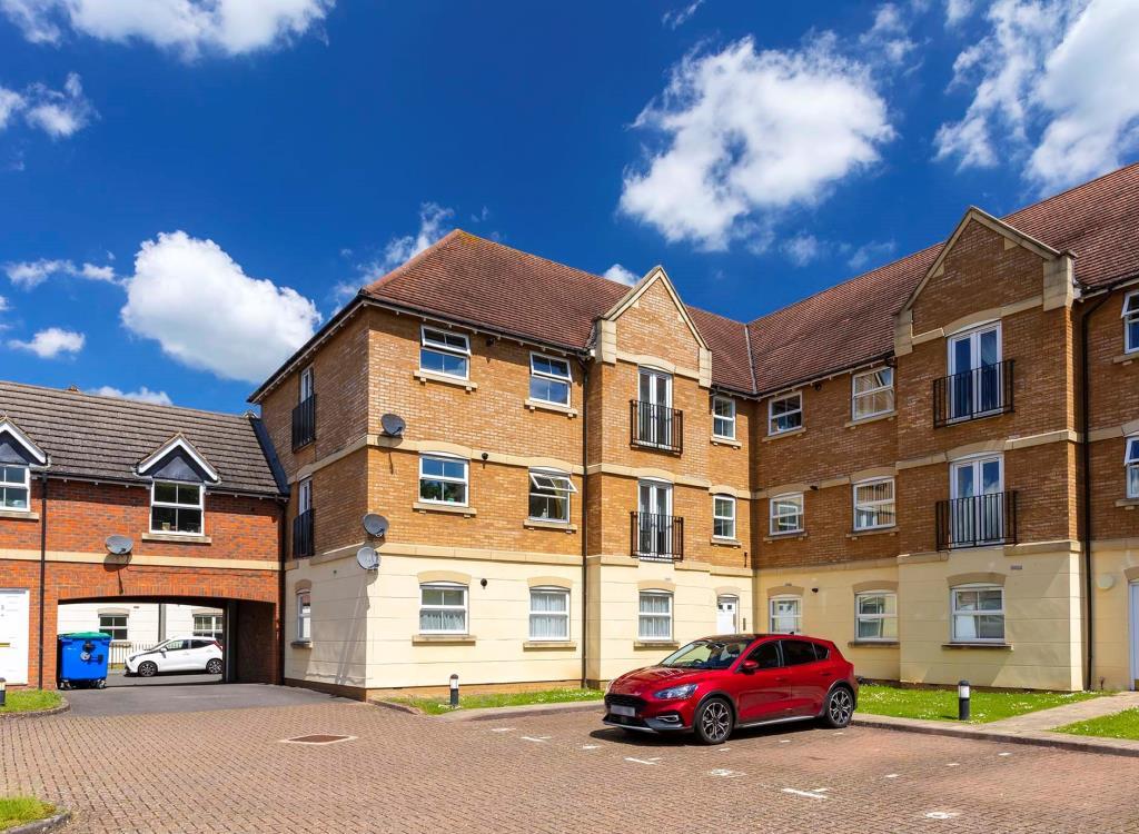 Alder Road, Weston Turville, HP22 2 bed apartment £1,100 pcm (£254 pw)