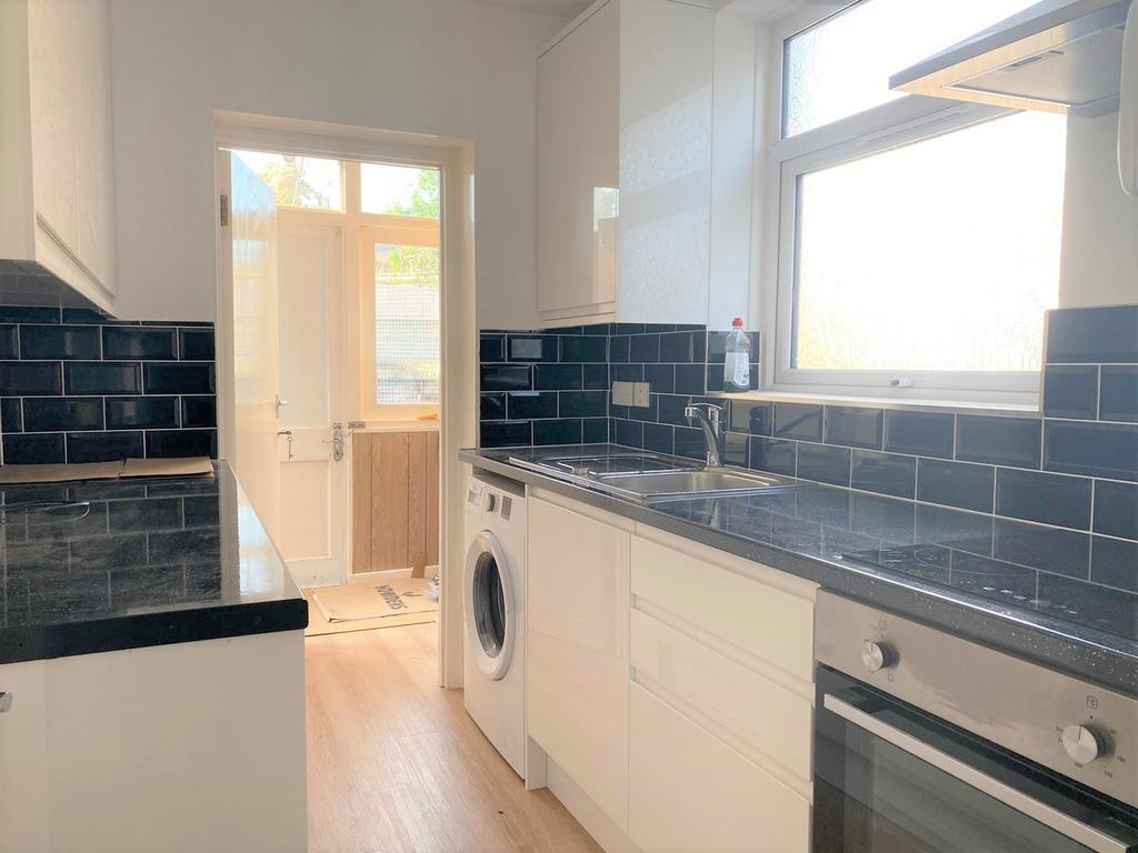 Bawtry Road, London, N20 3 bed semidetached house to rent £2,250 pcm