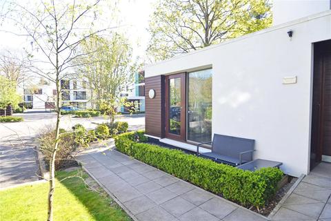 15 Rivermead Close, Teddington, TW11 9NL