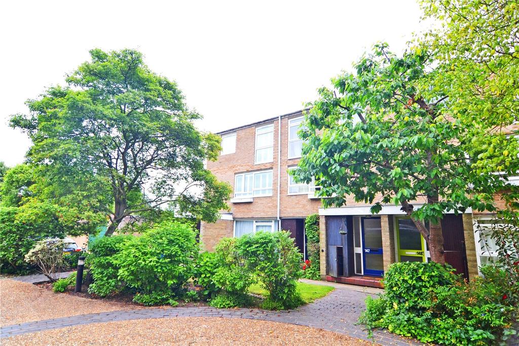 Harrowdene Gardens, Teddington, Middlesex, UK, TW11 2 bed apartment £