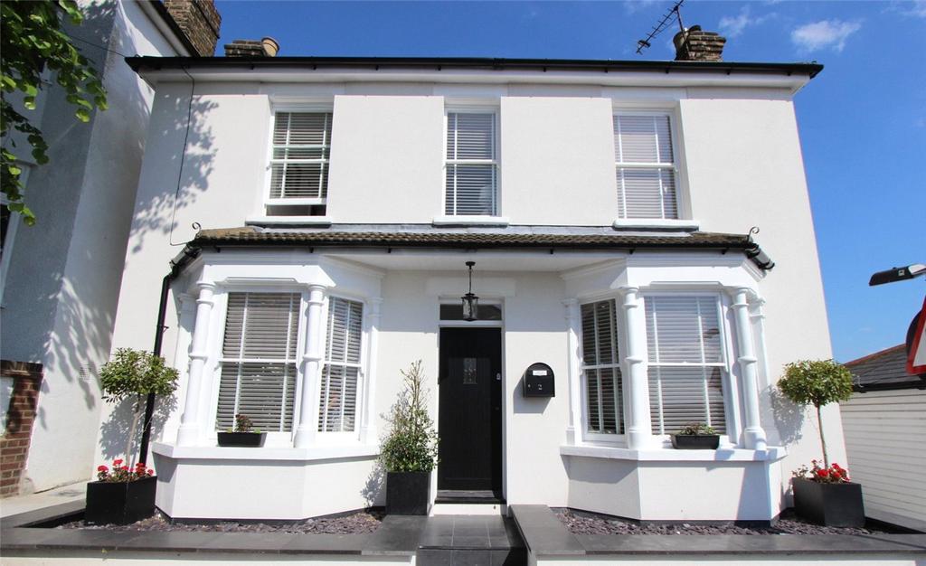 Hadleigh Road, LeighonSea, SS9 2 bed detached house £575,000