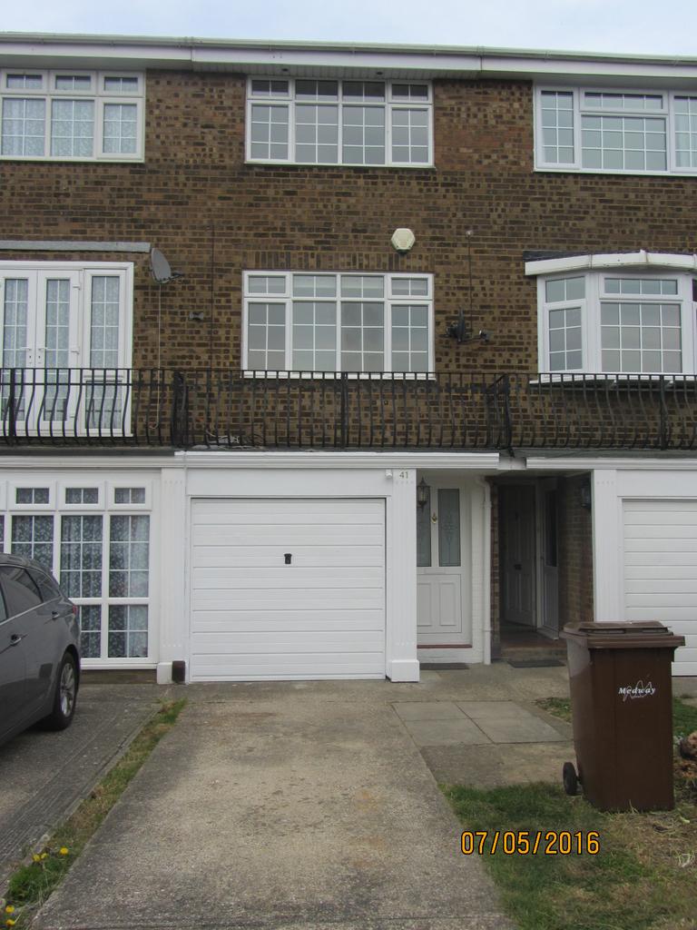 Tilbury Road, Rainham, Gillingham... 3 bed terraced house £1,150 pcm