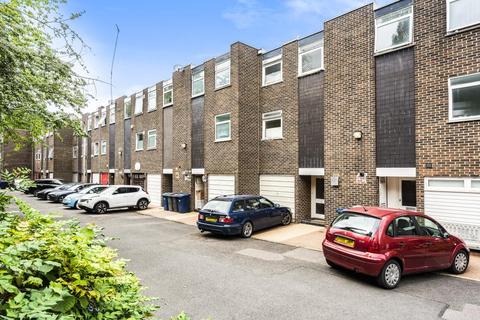 9 Links View, London, N3 1RN