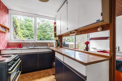 9 Links View, London, N3 1RN