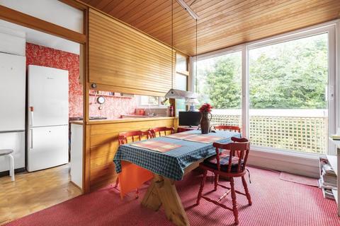 9 Links View, London, N3 1RN