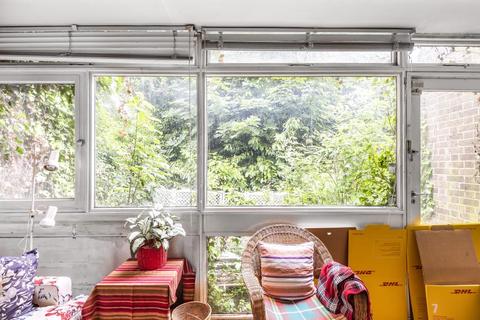 9 Links View, London, N3 1RN