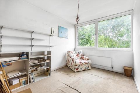 9 Links View, London, N3 1RN