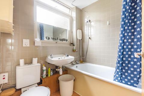 9 Links View, London, N3 1RN