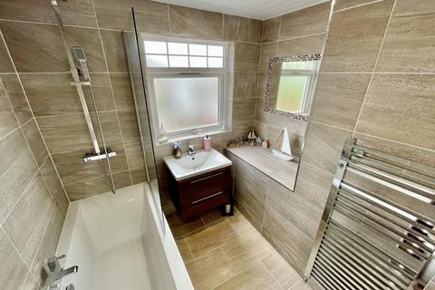 15 Cedar Avenue, Beith, KA15 1DQ