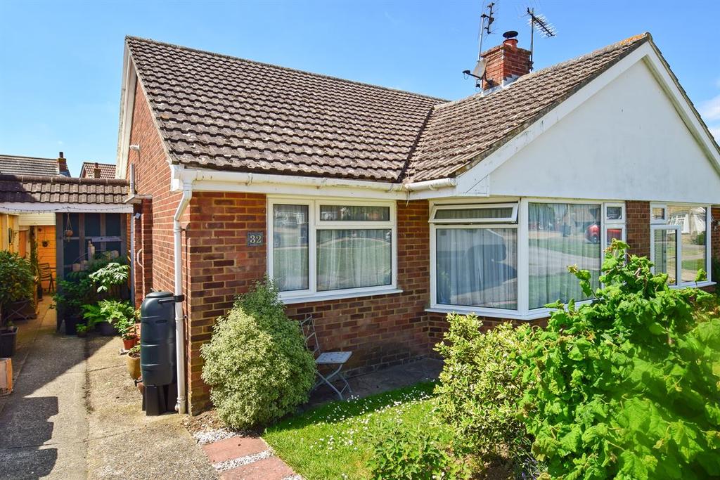 Nightingale Avenue, Whitstable 2 bed semidetached bungalow £330,000