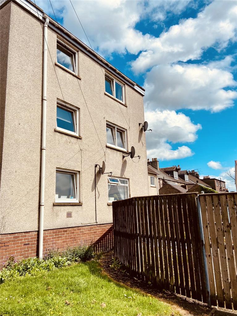 High Street, Tillicoultry, Clackmannanshire, FK13 2 bed apartment £59,995