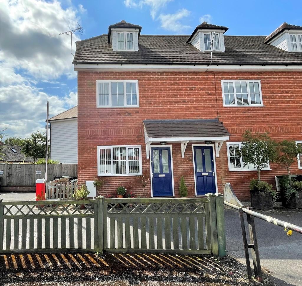 High Street, Staplehurst 2 bed end of terrace house £249,950