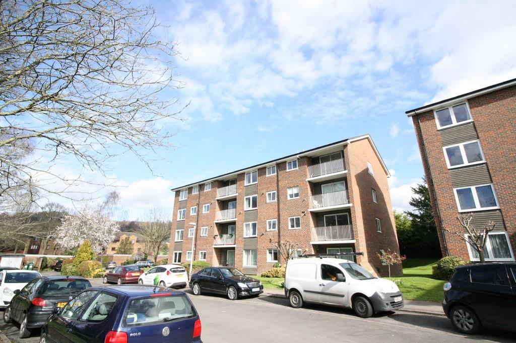 Reigate 1 bed apartment £900 pcm (£208 pw)