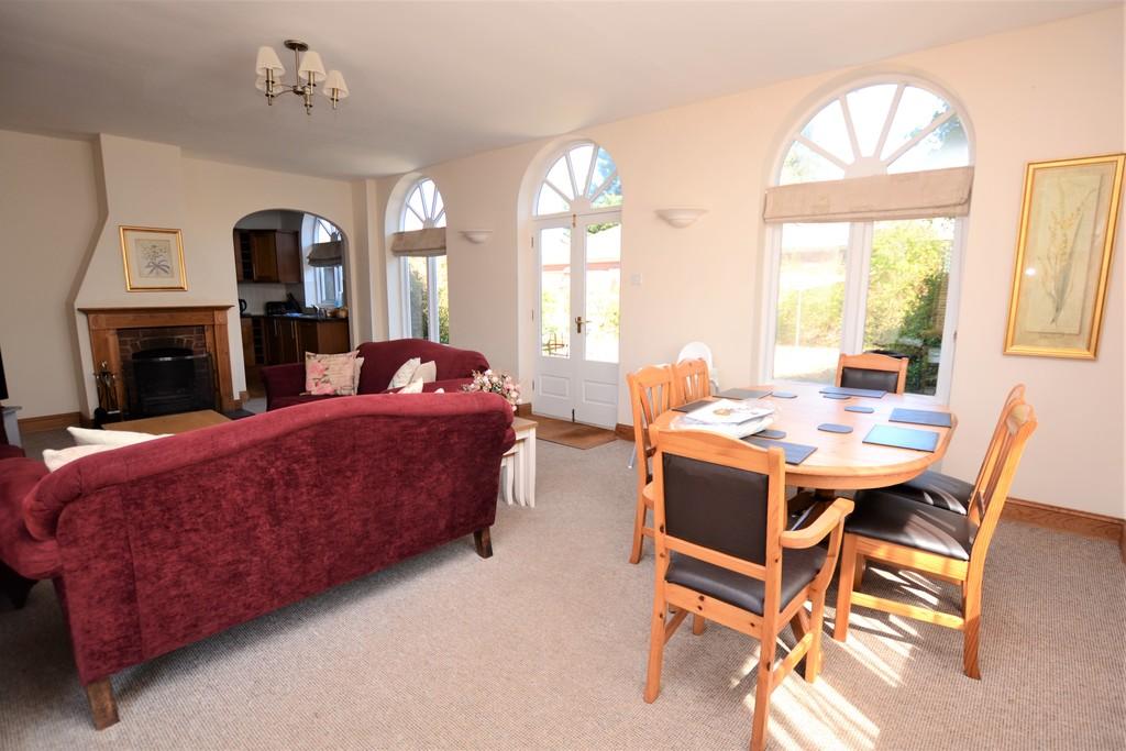 The Coach House Lounge/Diner